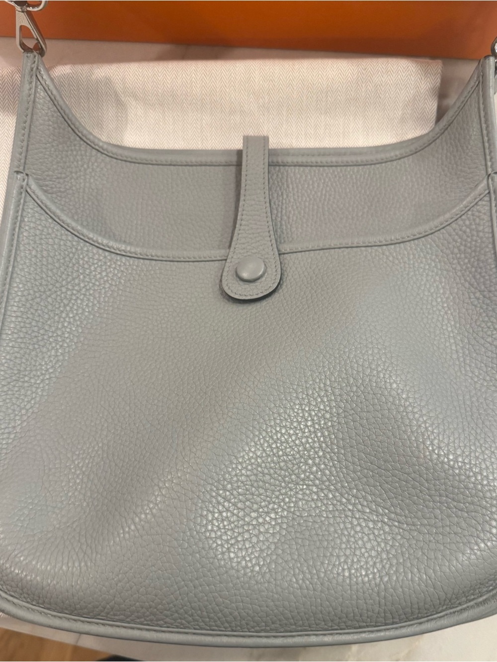 Hermes Evelyne III 29 Taurillon Clemence Gris Crossbody Bag w/ Adjustable Strap - Picture 3 of 7